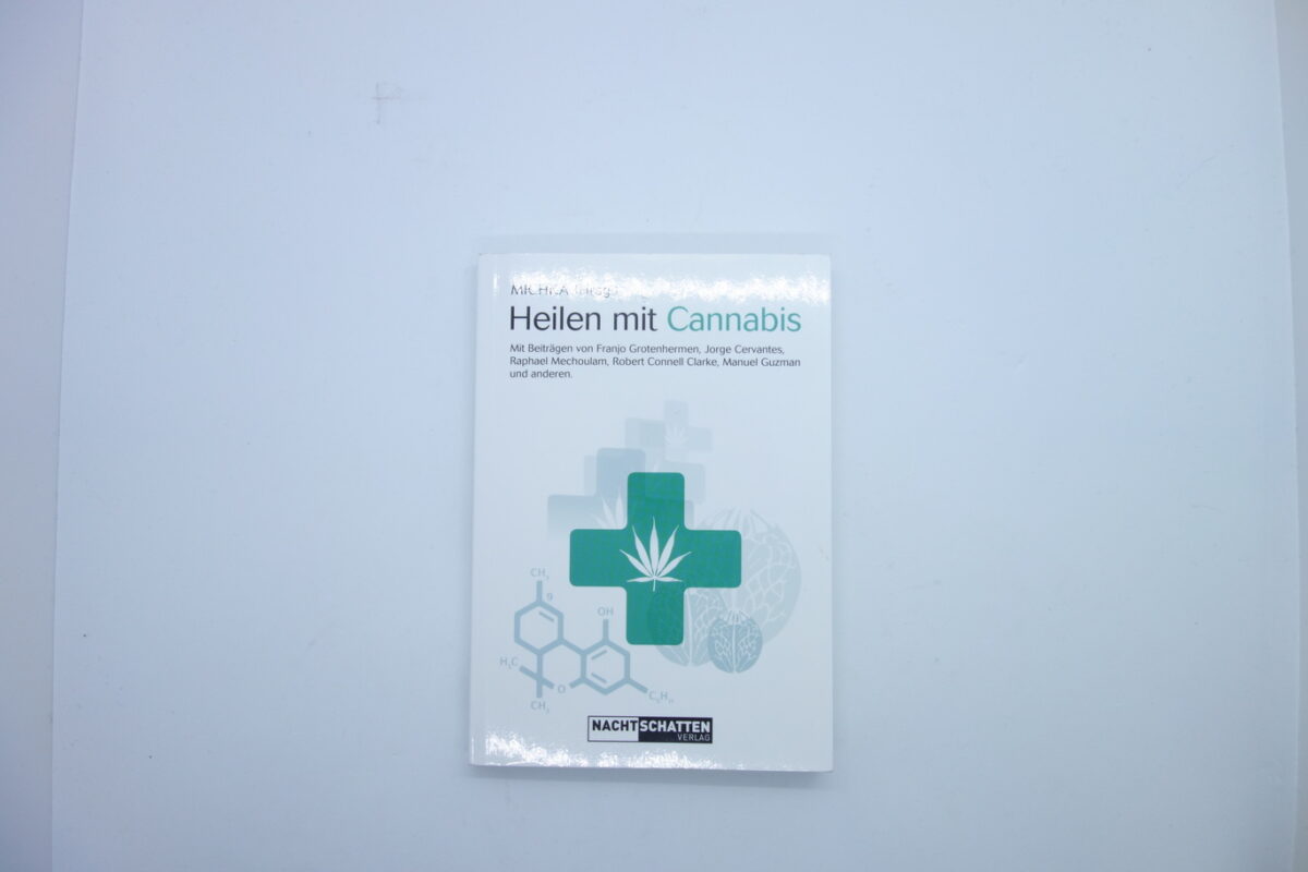 Vorderseite Taschenbuch Heilen mit Cannabis von MICHKA