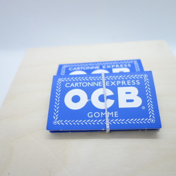 OCB Classic Papes in blauer Packung mit Gummizug