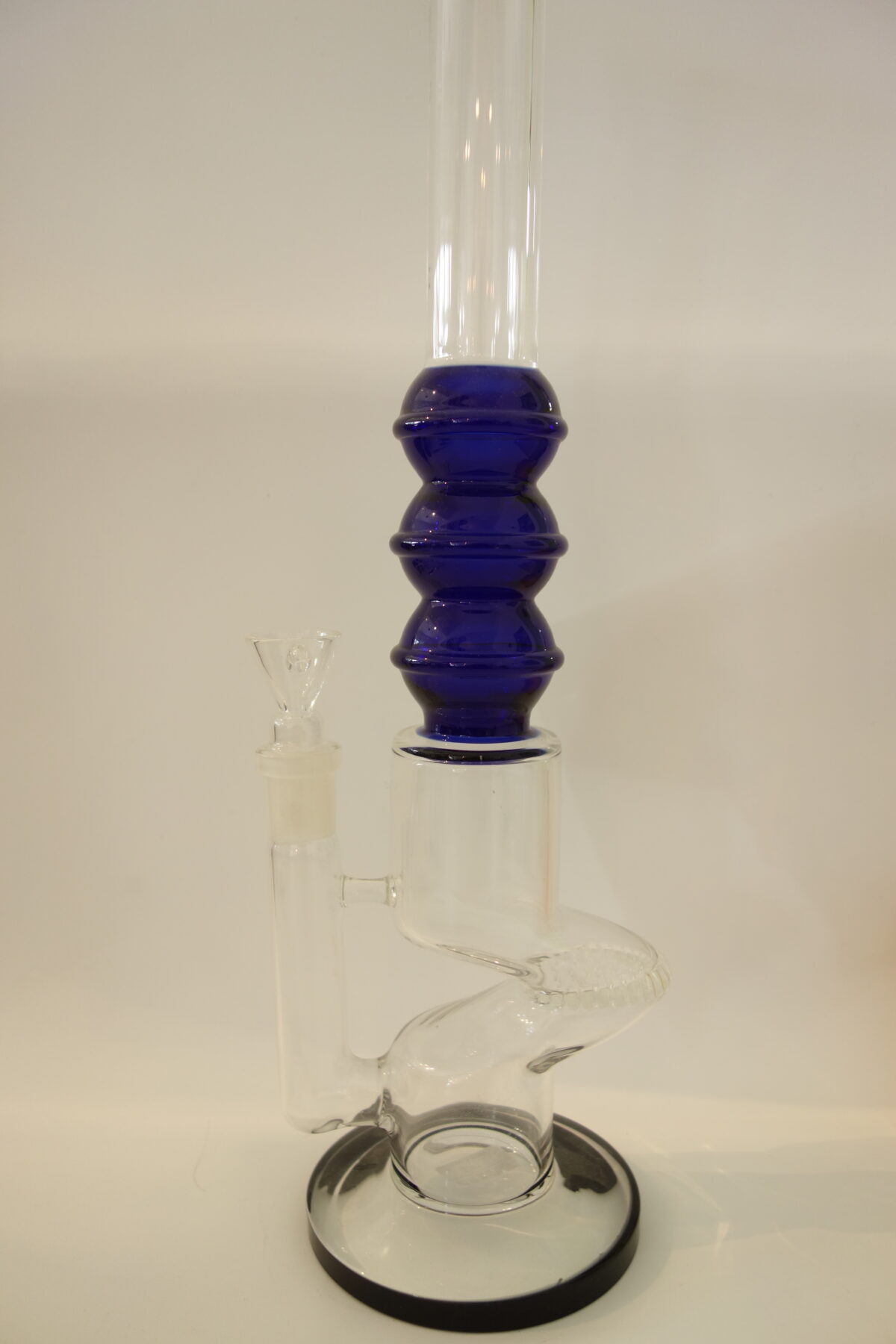 Black Leaf Glasbong mit HoneyComb Diffusor blau