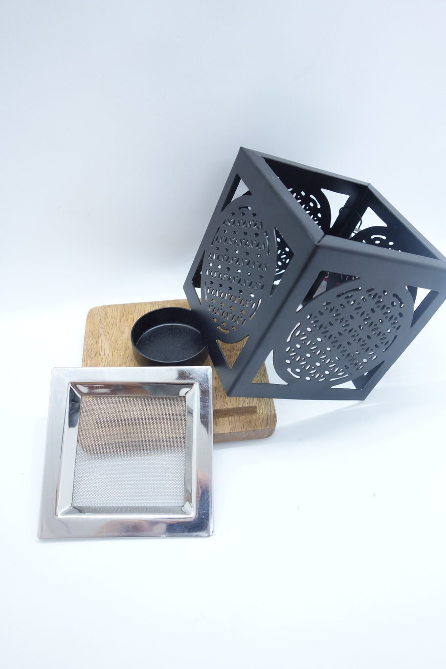 Räucherstövchen (alle Einzelteile sichtbar) quadratisch mit Mangoholzstockel, Metallgehäuse und Sieb